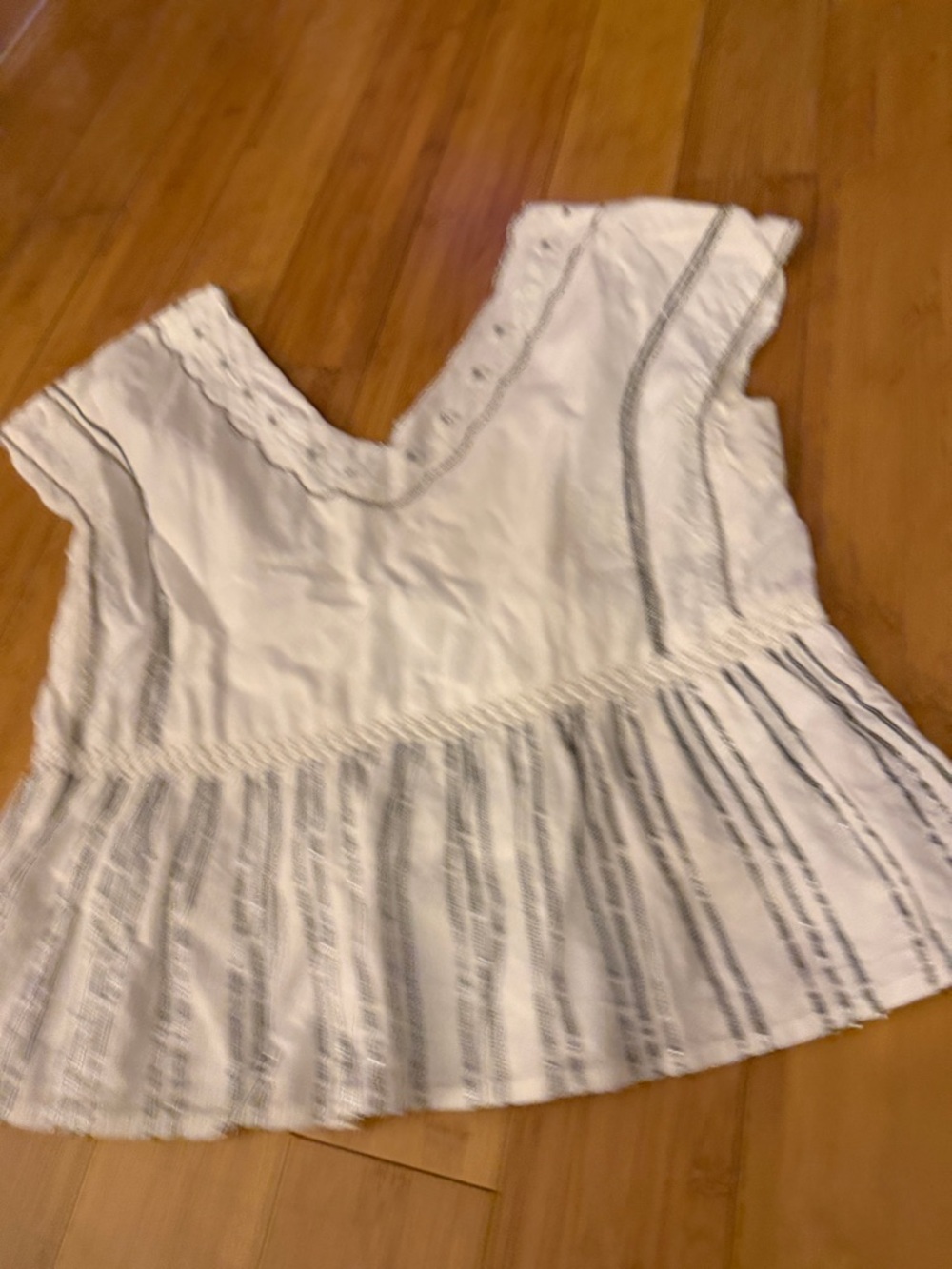 V-Neck Peplum Tank Top - Women - Picture 4 of 5